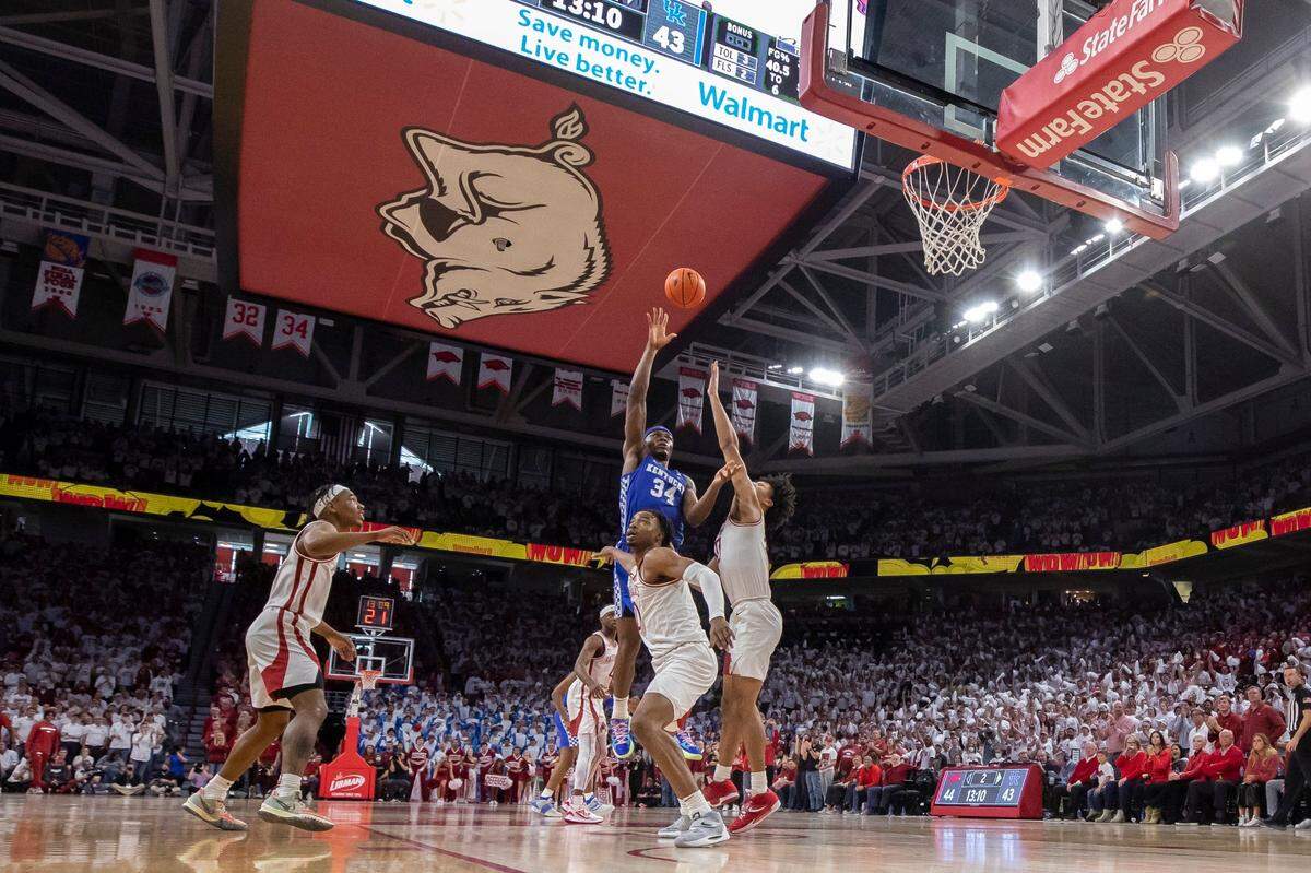 Oscar Tshiebwe posted his 11th straight double-double in the Cats’ loss at Arkansas. He is the first UK player to do that since Dan Issel had 12 consecutive double-doubles in the 1969-70 season.