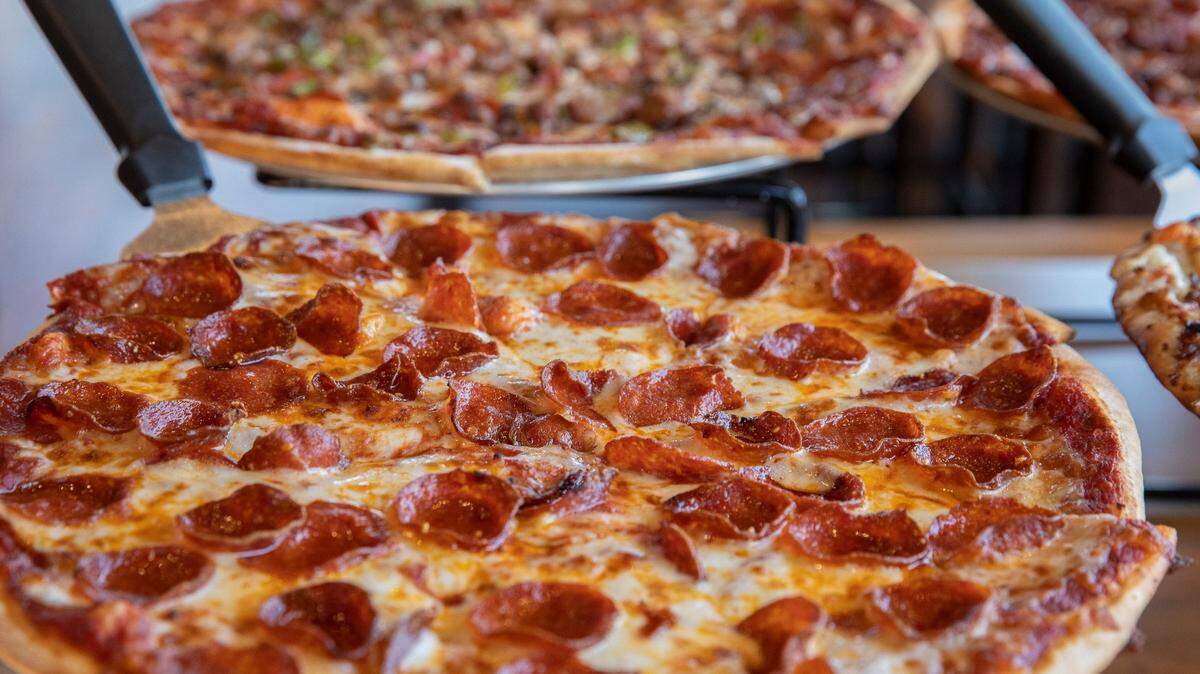 A double pepperoni pizza is photographed at LaRosa’s location on Richmond Road on Wednesday, May 8, 2019. Both Lexington locations of the popular Cincinnati chain are now closed.