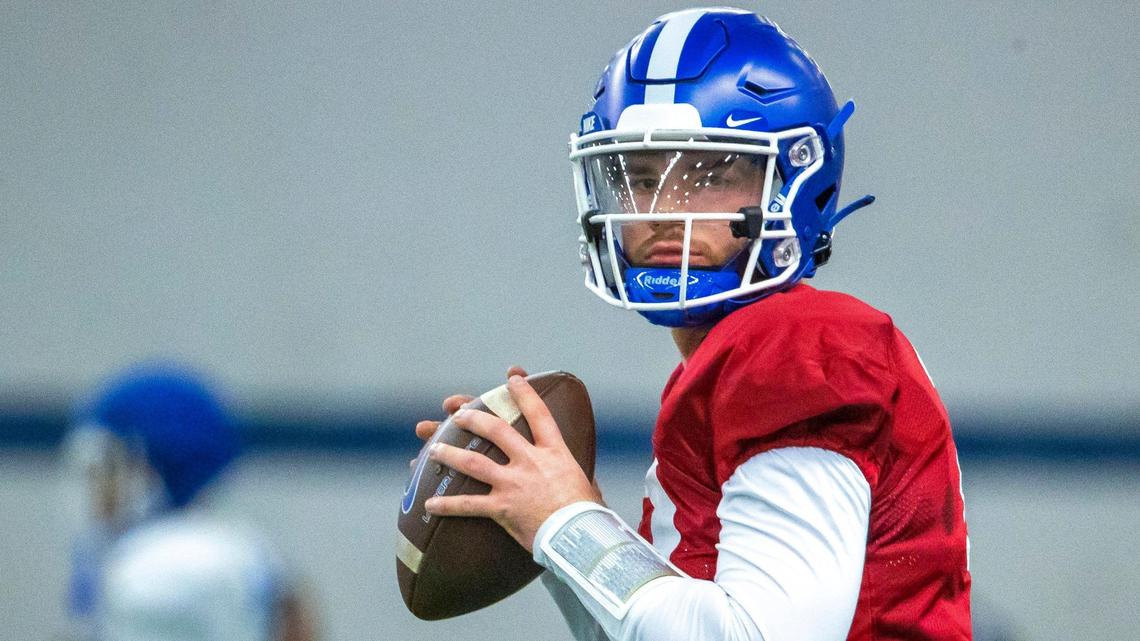 It’s a transition year for SEC quarterbacks. Where does Kentucky’s Devin Leary fit?