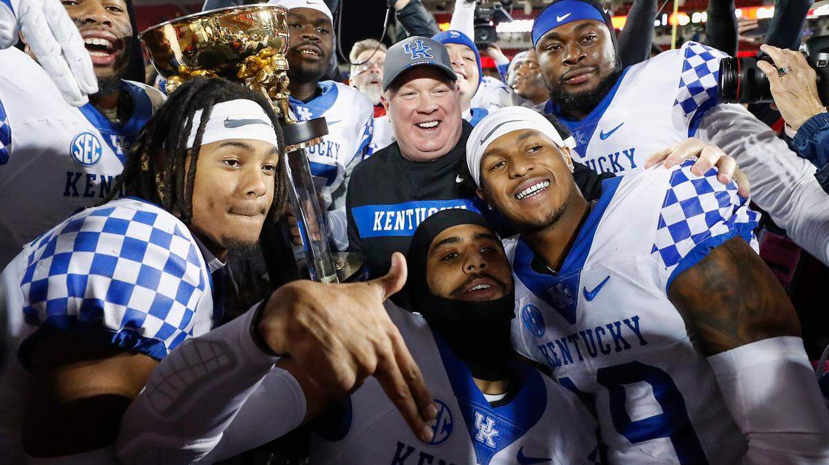 Mark Stoops isn’t going anywhere. The big boys aren’t smart enough to hire him.