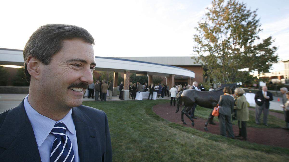 Blue Grass Airport Executive Director Mike Gobb at Blue Grass Airport in 2008 during the unveiling of new sculptures.