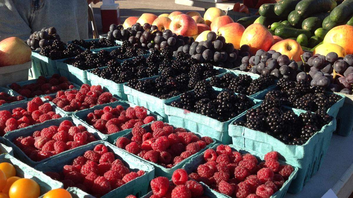 Farm fresh seasonal fruits and vegetables, as well as items from out of state such as South Carolina peaches, will be available at the Golden Apple Fruit Market, opening at Main Street and Ashland Avenue in May.