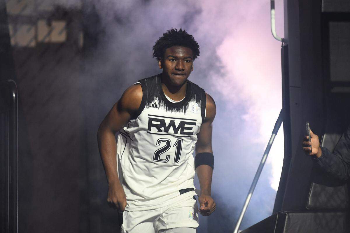 Class of 2024 recruit Karter Knox joined the Overtime Elite league this past summer.