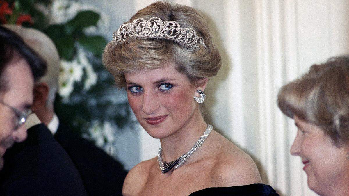 Princess Diana is pictured during an evening reception given by the West German President Richard von Weizsacker in honour of the British Royal guests in the Godesberg Redoute in Bonn, Germany on Monday, Nov. 2, 1987.