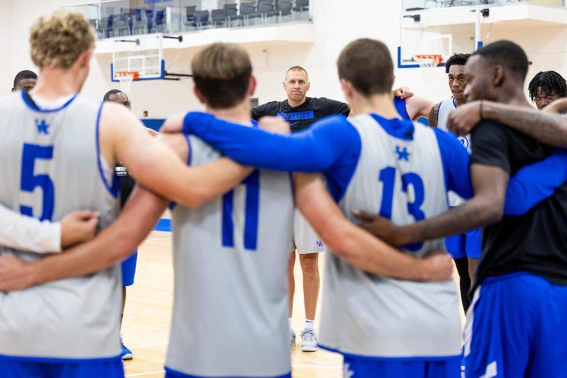 Kentucky men’s basketball coach Mark Pope huddles up with his team during Monday’s practice in the Joe Craft Center.