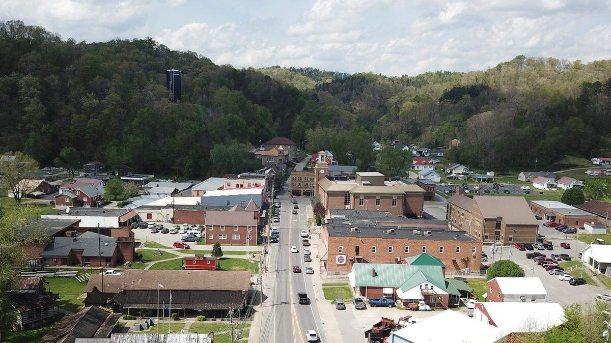 The Blue Grass Community Foundation has filed a suit alleging copyright infringement by a Magoffin County group.