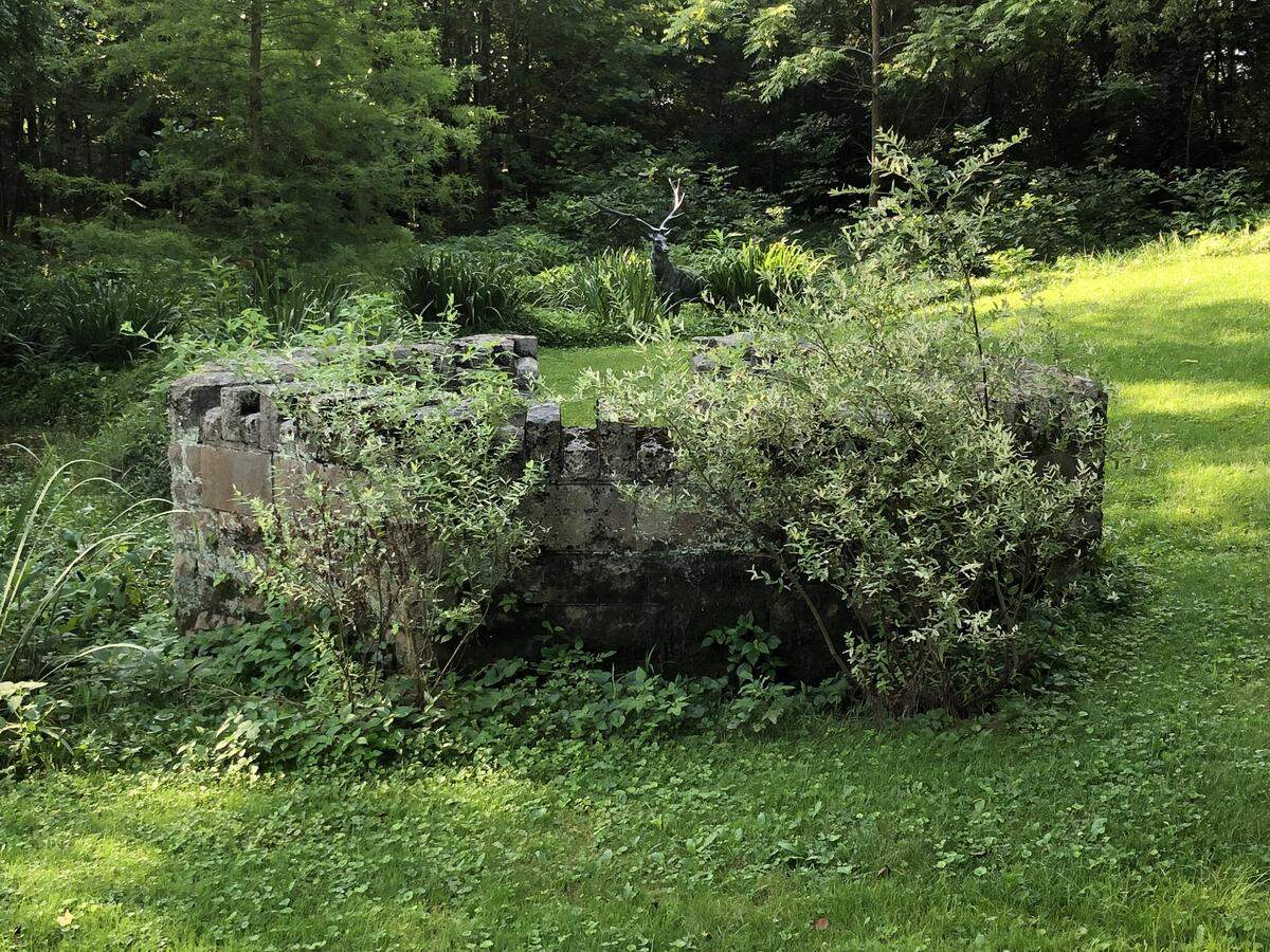 The Bryan Station Monument prior to restoration.