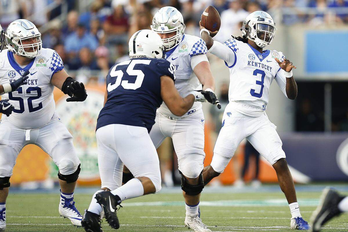 Kentucky quarterback Terry Wilson (3) started all 13 games for UK a season ago. He led the Wildcats to 10 victories, including a 27-24 win over Penn State in the VRBO Citrus Bowl.