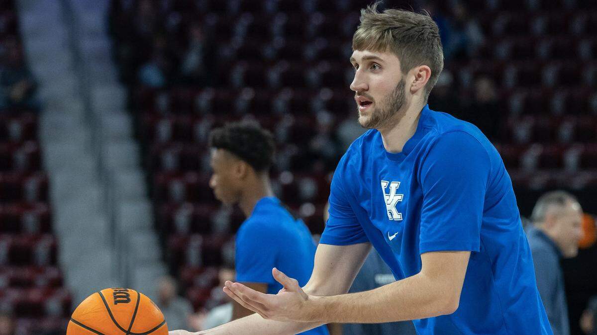Kentucky’s Andrew Carr plays in win over Mississippi State after status was in question