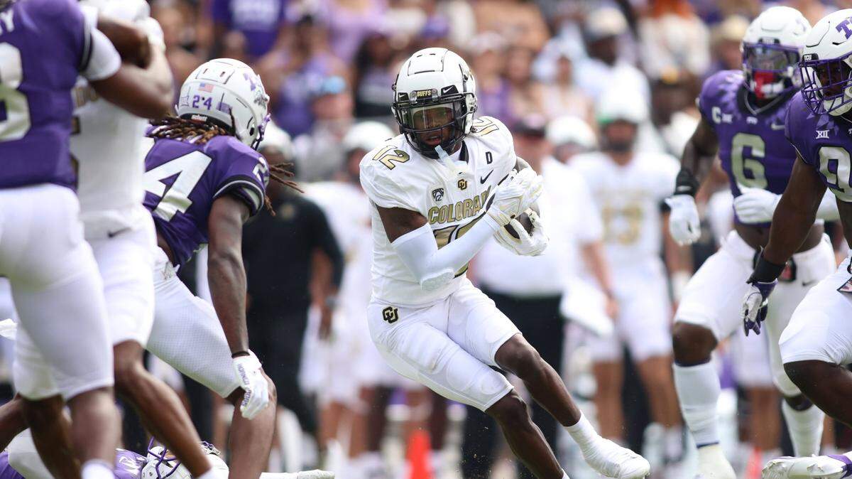Could we see a two-way player like Travis Hunter at Kentucky? We asked Mark Stoops.