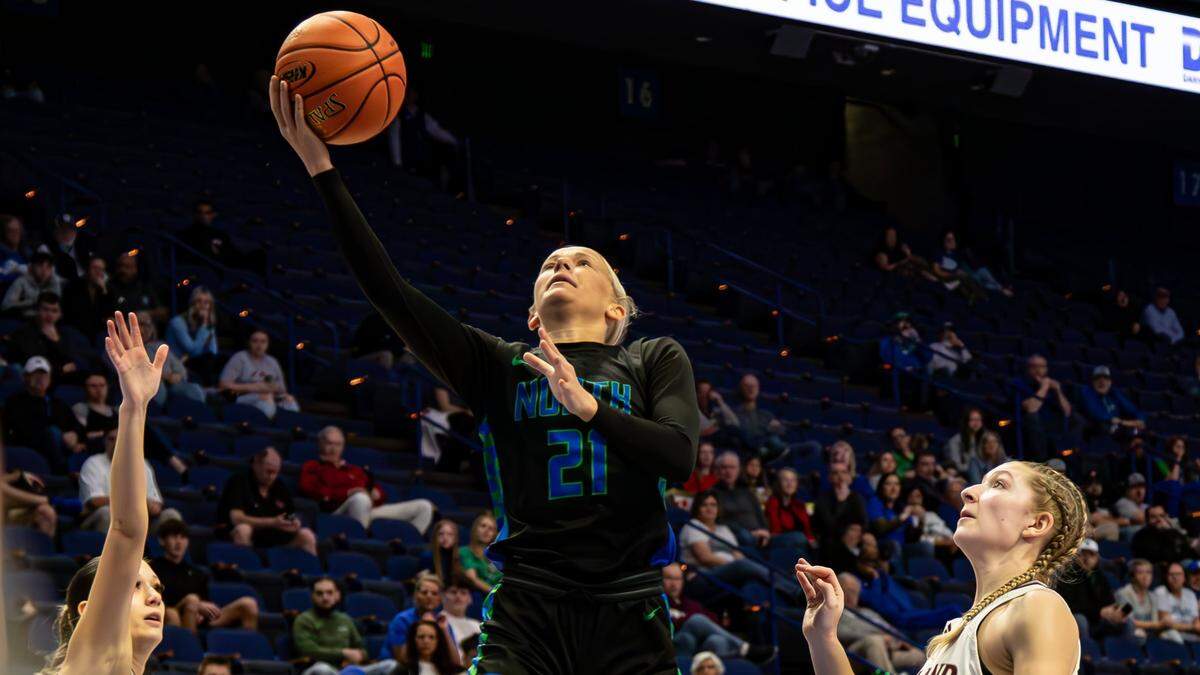 Miss Basketball finalist Brooke Nichelson (21) scored 28 points in North Laurel’s 51-42 win over Ashland Blazer to open the 2025 Girls’ Sweet 16 in Rupp Arena on Wednesday.