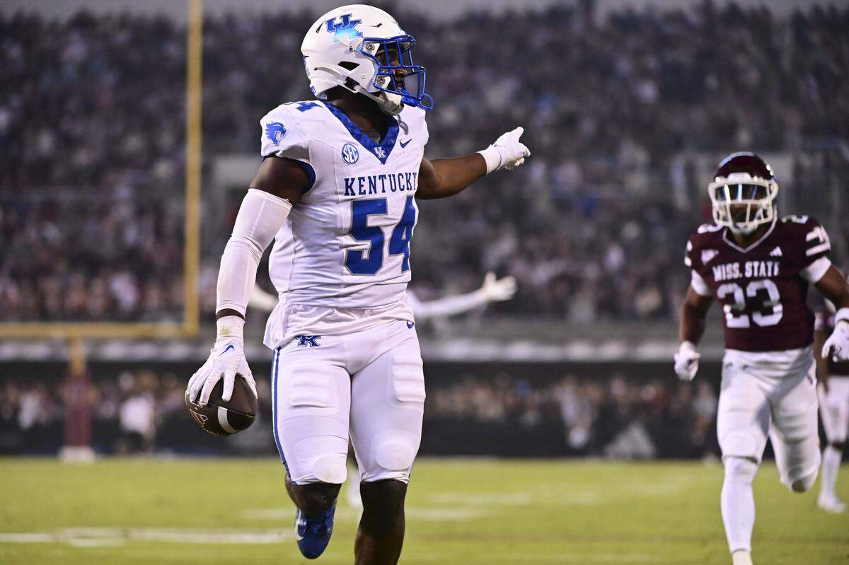 Senior linebacker D’Eryk Jackson has played in 39 career games for Kentucky and made 21 consecutive starts.