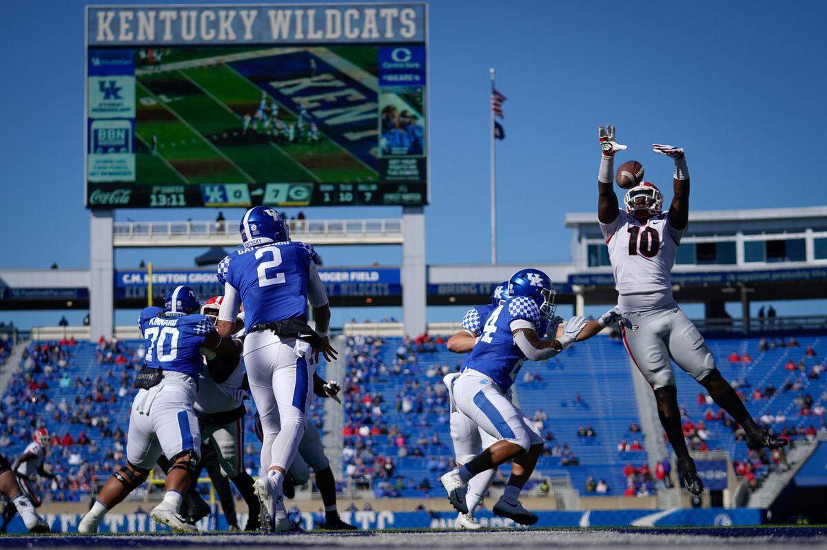 Auburn transfer Joey Gatewood (2) is Kentucky’s most-experienced quarterback entering 2021.