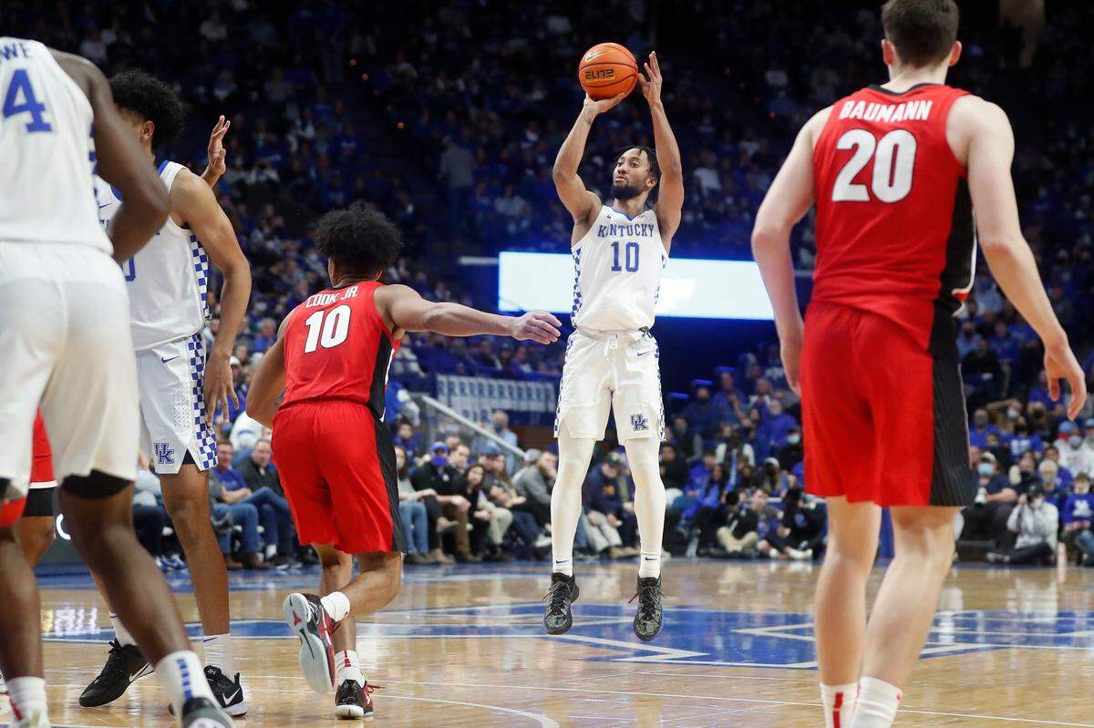 Kentucky Wildcats guard Davion Mintz (10) shoots three over Georgia Bulldogs guard Aaron Cook (10) during a game at Rupp Arena in Lexington, Ky., Saturday, Jan. 8, 2022.