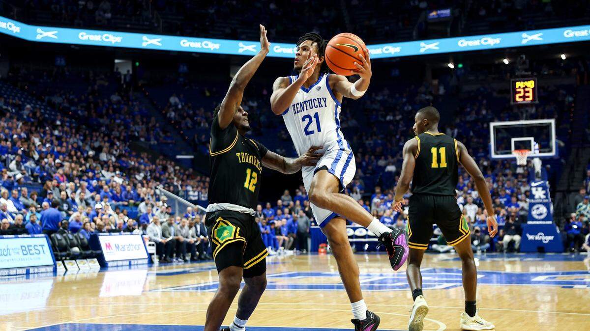 College basketball exhibition final: Kentucky 99, Kentucky State 53