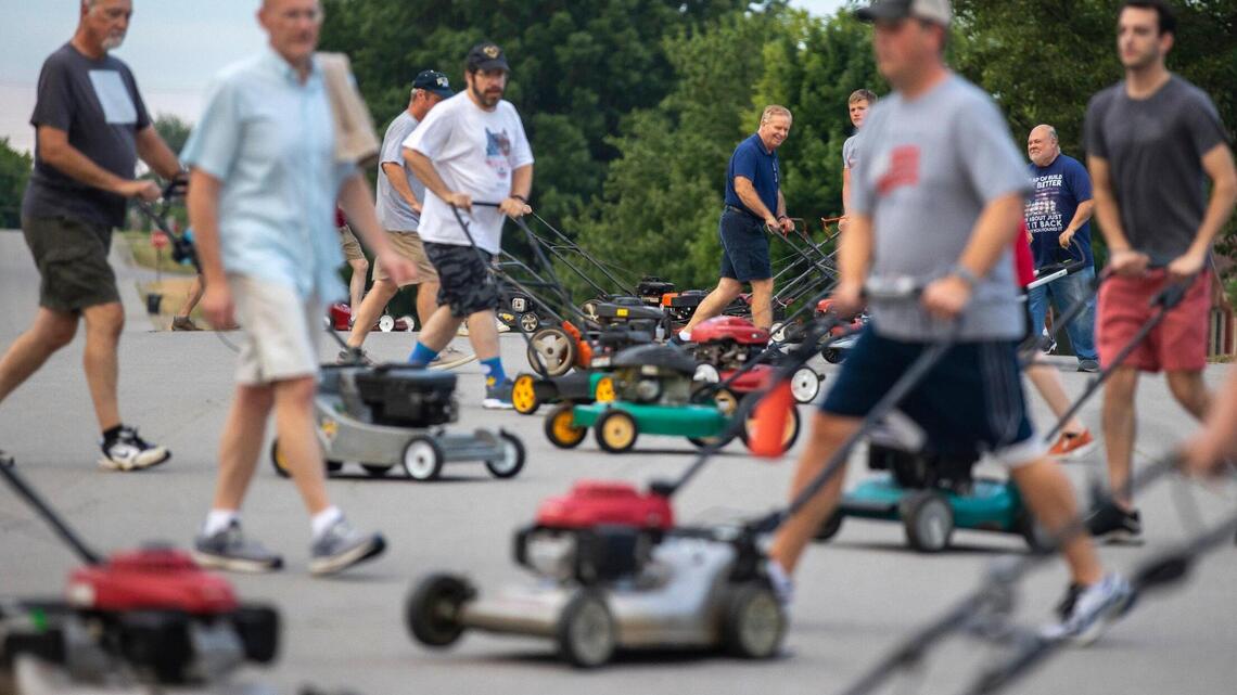 Watch this Lawnmower Brigade go the extra yard for Wilmore’s Fourth of July Parade