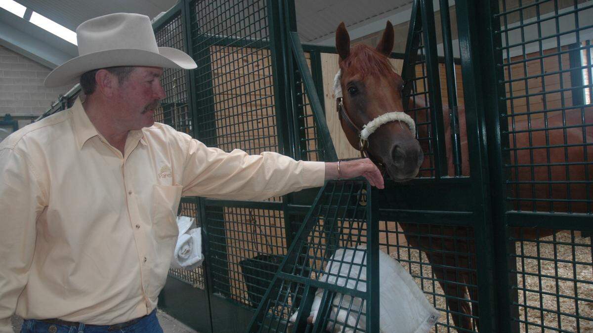 
Natural horsemanship trainer Pat Parelli teaches trainers ways to build trust and partnership with a horse, without using force.