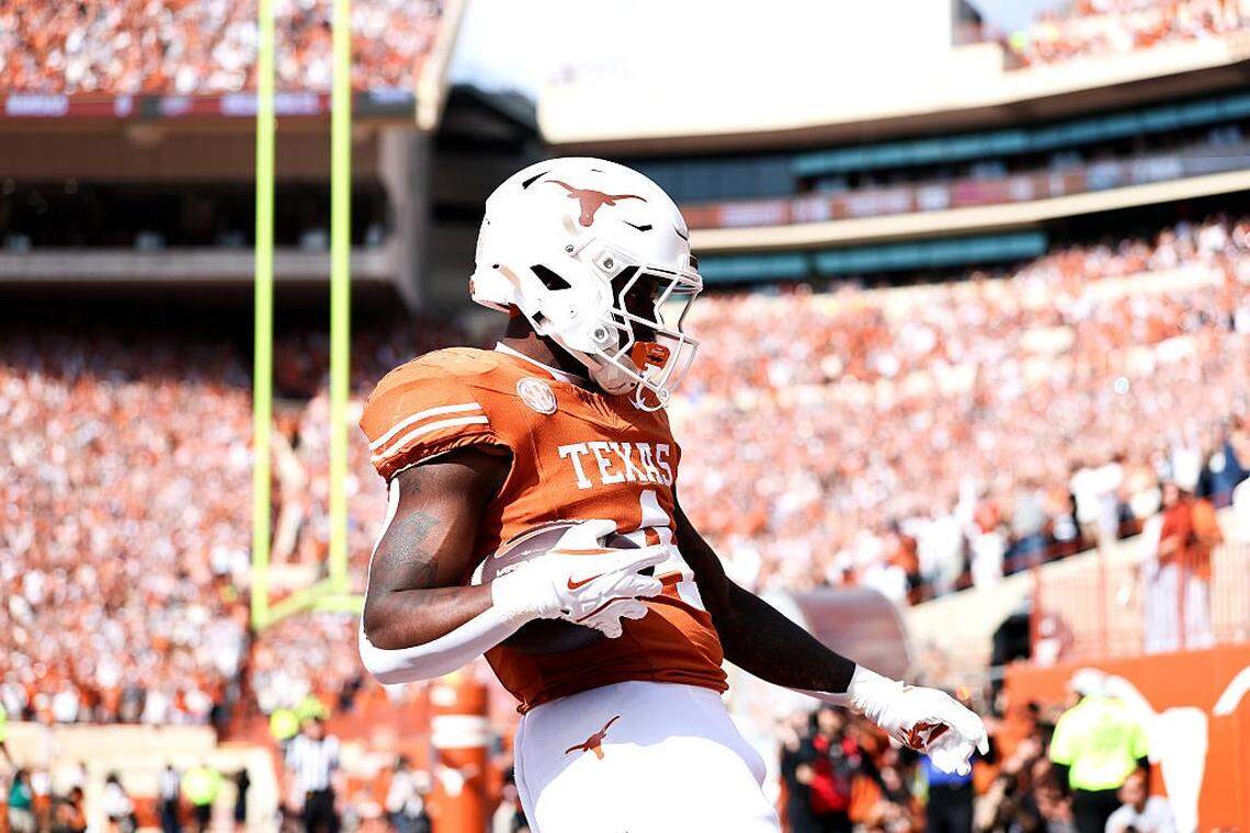 AUSTIN, TEXAS - NOVEMBER 01: CJ Baxter #4 of the Texas Longhorns celebrates after scoring a touchdown on a pass from Arch Manning #16 (not pictured) during the first quarter of the game against the Vanderbilt Commodores at Darrell K Royal-Texas Memorial Stadium on November 01, 2025 in Austin, Texas. (Photo by Kenneth Richmond/Getty Images)