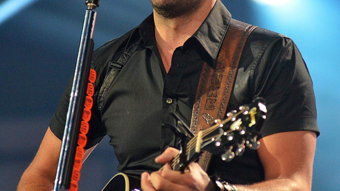 Luke Bryan Performs