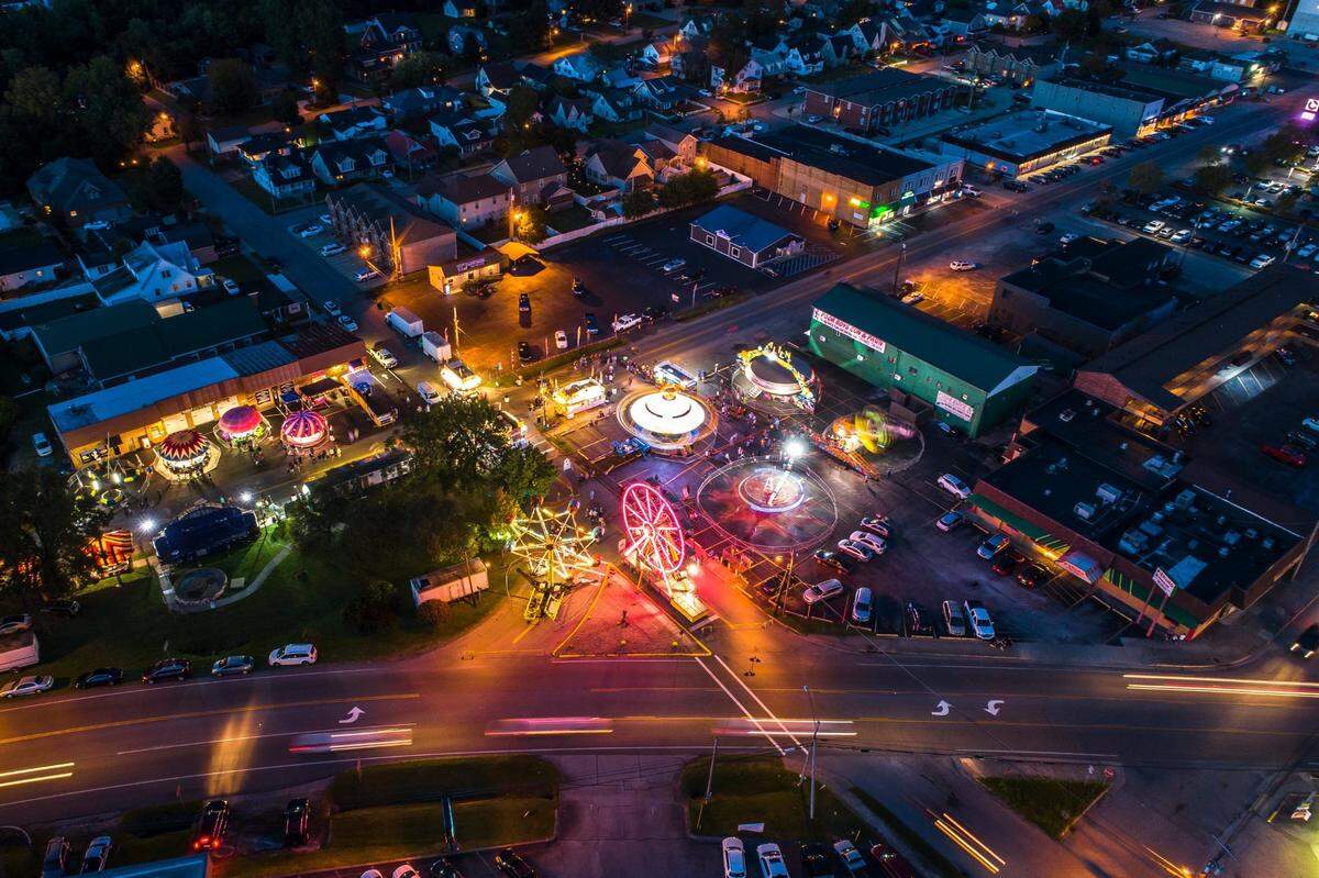 The inaugural Alley Fest kicked off in downtown Paintesville Sept. 30.