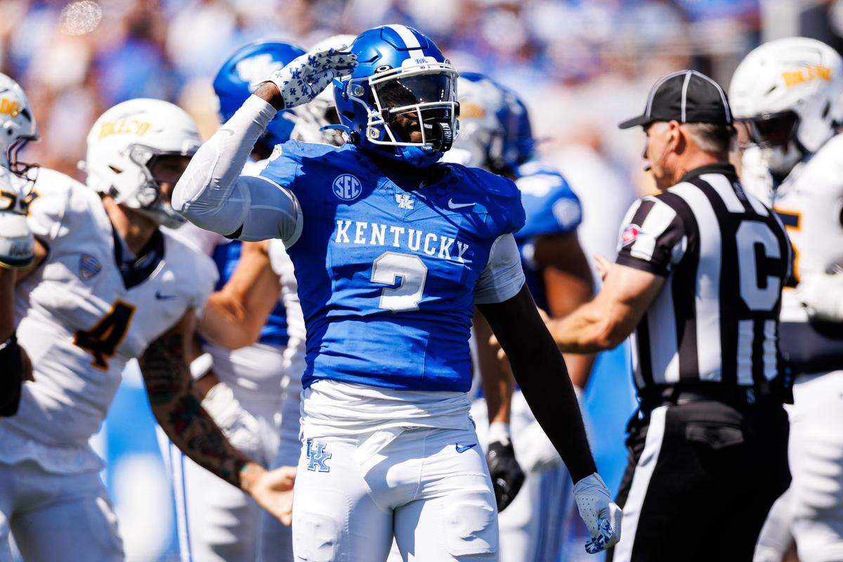 Kentucky linebacker Alex Afari (3) made 13 tackles, nine solo, with two tackles for loss in the Wildcats’ 24-16 win over Toledo last Saturday in the 2025 season opener.