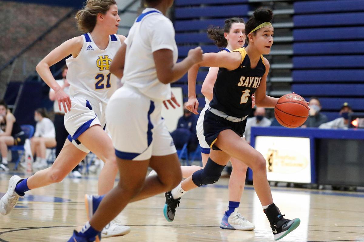 Sayre’s Kylee Dennis (2) dribbled past Henry Clay defenders during a game last week. She is averaging 24.7 points per game this season.