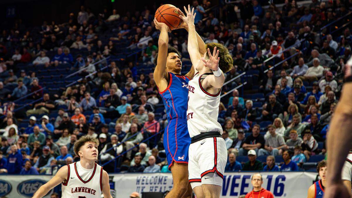 Tyce Jarvis (1) scored 21 points and made three of Montgomery County's Sweet 16-record 16 3-pointers on Thursday.