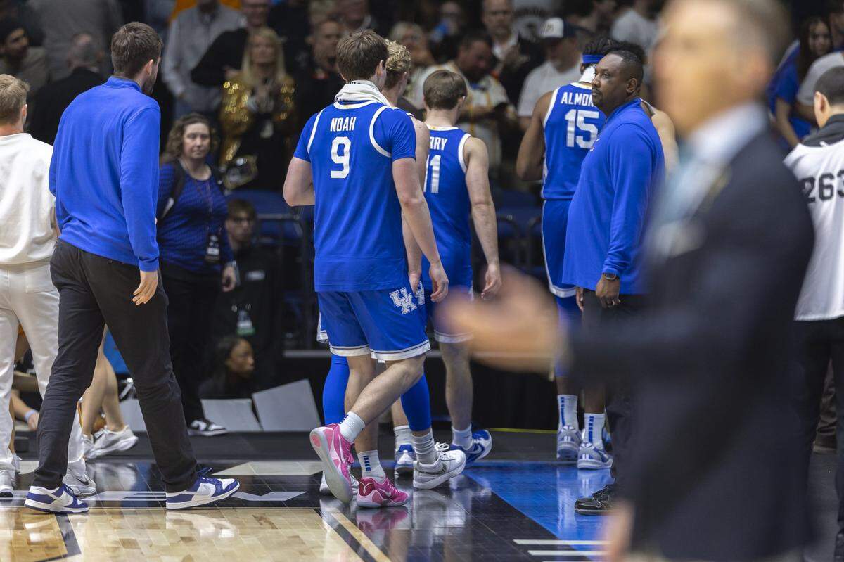 Kentucky freshman forward Trent Noah (9) and his teammates walk off the court following Friday’s loss to Tennessee in the Sweet 16 at Lucas Oil Stadium in Indianapolis.