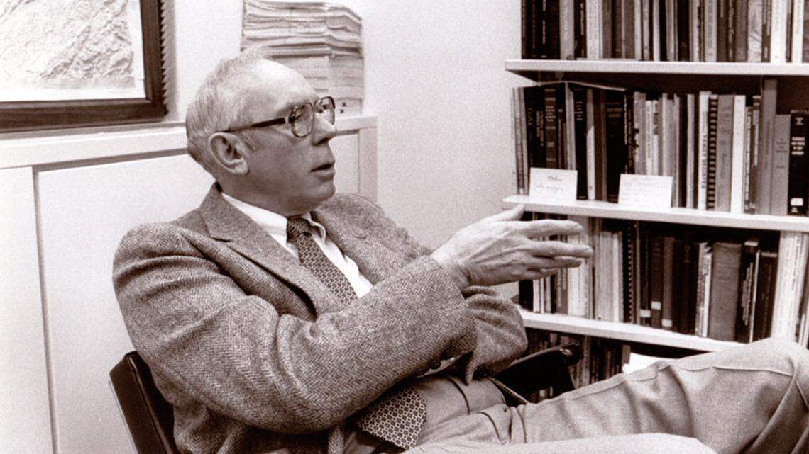 Chapter 4: Disillusioned, Harry Caudill blames ‘genetic decline’ in Eastern Kentucky