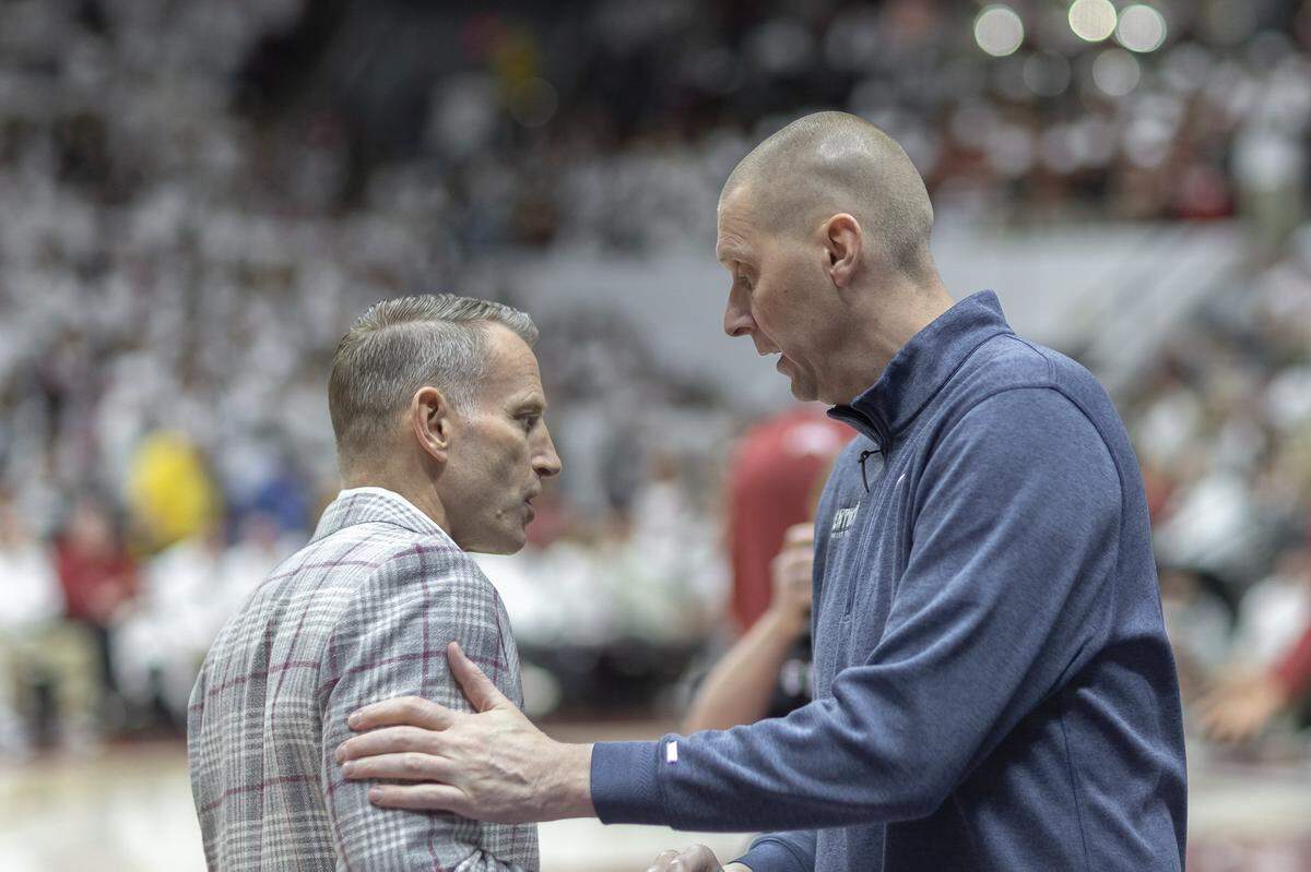Kentucky coach Mark Pope, right, and the Wildcats will seek to avenge two regular-season losses to Alabama coach Nate Oats and the Crimson Tide when the teams meet in Friday’s SEC Tournament quarterfinals.