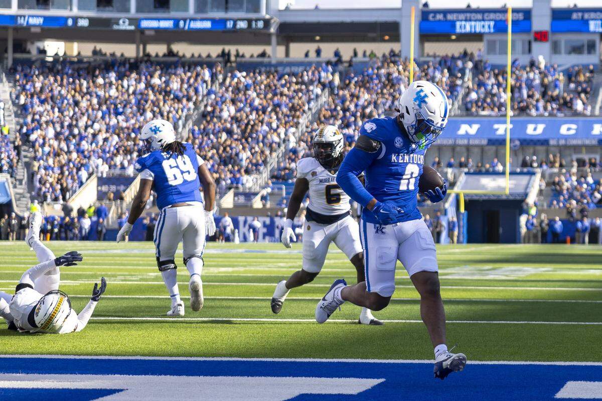 Kentucky running back Demie Sumo-Karngbaye (0) scores a touchdown against Murray State on Saturday at Kroger Field. The Wildcats rushed for 269 yards on the day.
