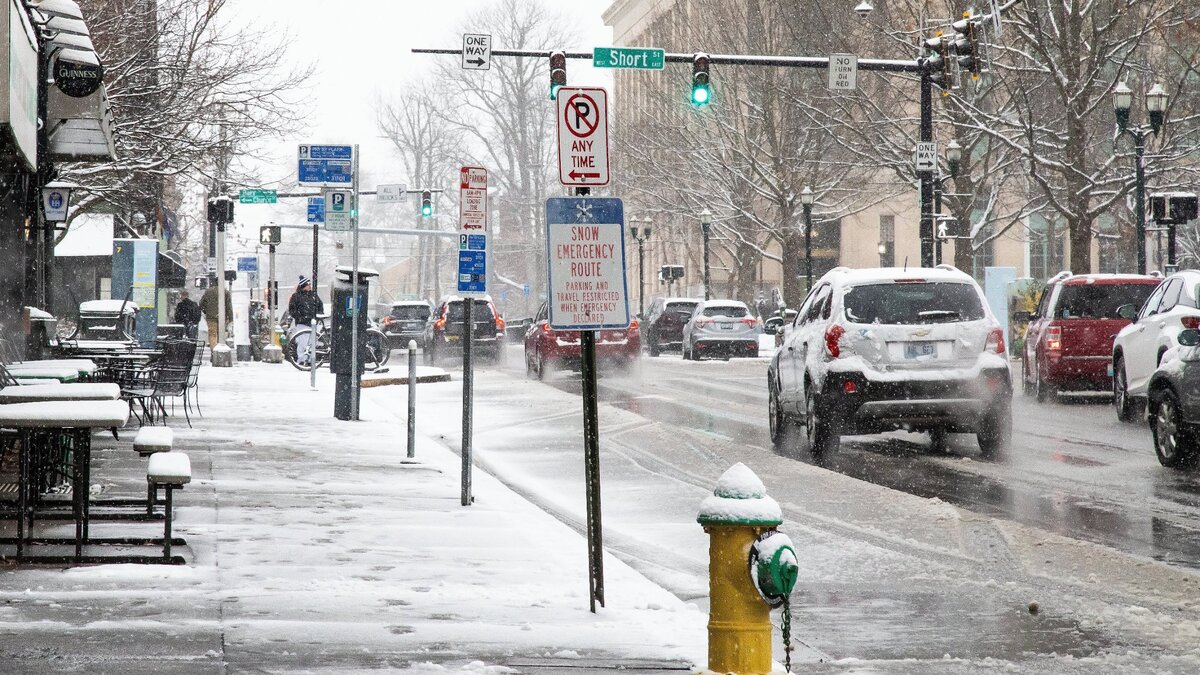 Snow Emergency Route sign downtown visual during the snowstorm on Tuesday, February 11, 2025, in Lexington, Ky.