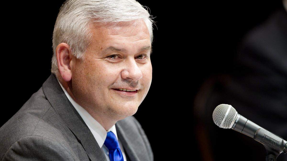 Republican gubernatorial primary candidate Phil Moffett has promoted business, charter schools, tax reform and smaller government, and has called himself a Tea Party movement candidate.