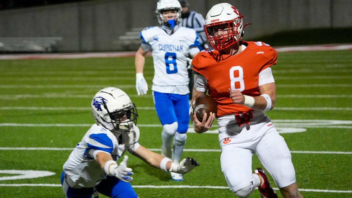 Beechwood senior James Cusick (8) runs for a touchdown against Lexington Christian Academy during Friday night’s Class 2A semifinals in Fort Mitchell. Beechwood is seeking its 18th Kentucky high school state football championship.