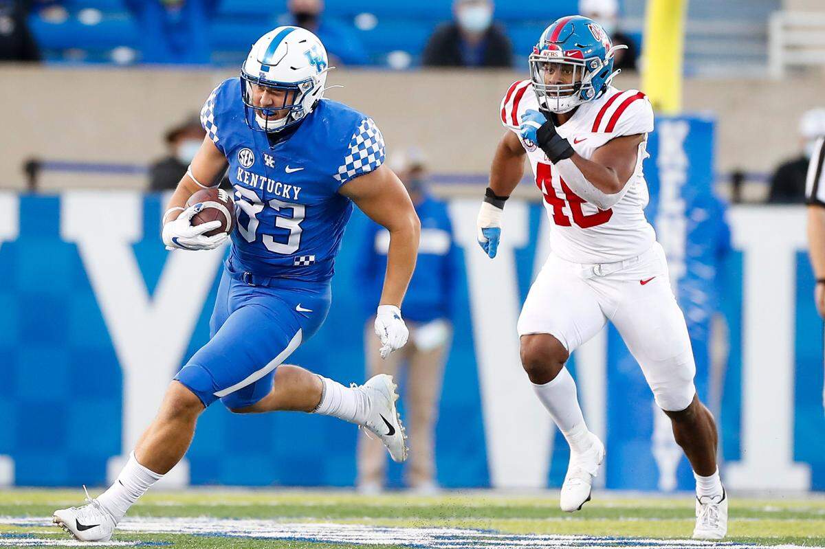 Kentucky tight end Justin Rigg (83) caught two passes for 20 yards in UK’s 42-41 overtime loss to Mississippi.