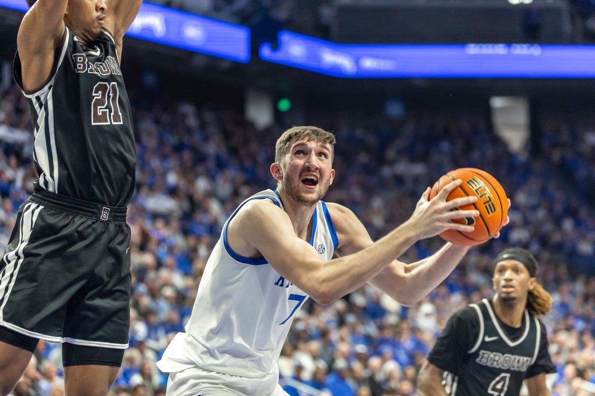 Kentucky forward Andrew Carr (7) looks to shoot the ball as Brown guard Aaron Cooley (21) defends during Tuesday’s game at Rupp Arena.