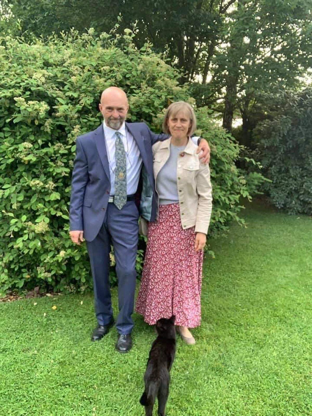 Kentucky native Mike Robinson lives in Somersham, a village north of Cambridge, in Great Britain with his wife, Dr. Frances Hall. Their garden is featured on a British television series, “Garden of the Year.”