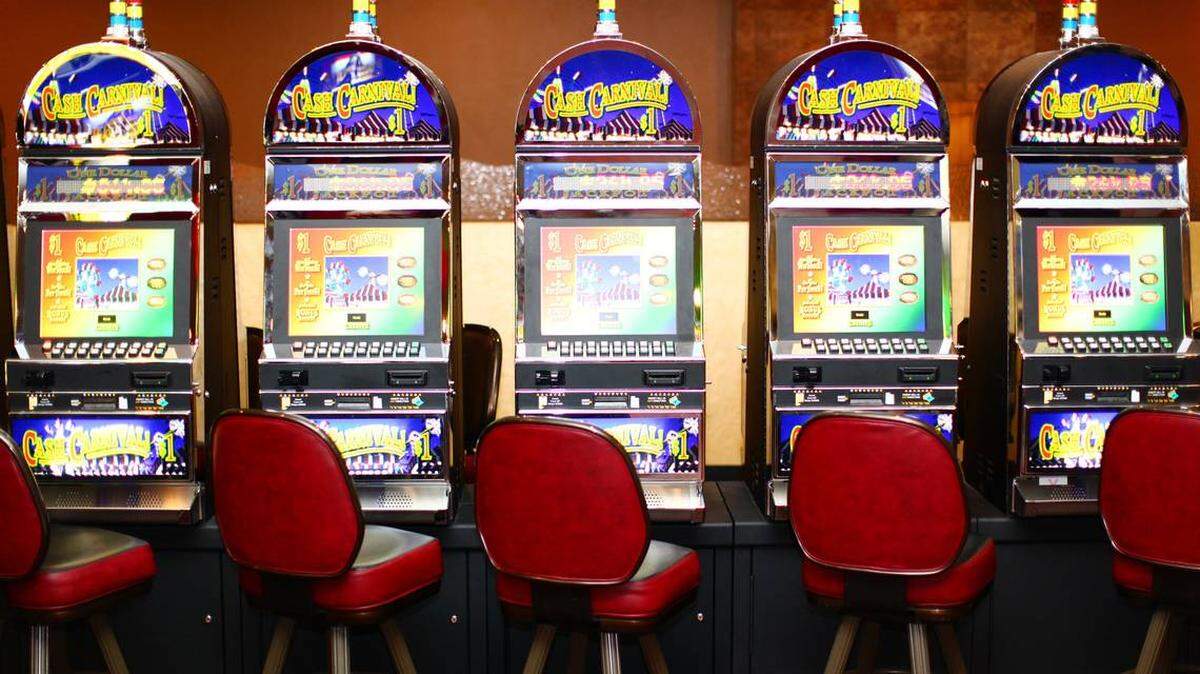 Instant racing electronic gambling machines at Kentucky Downs in Franklin. 2011 FILE PHOTO