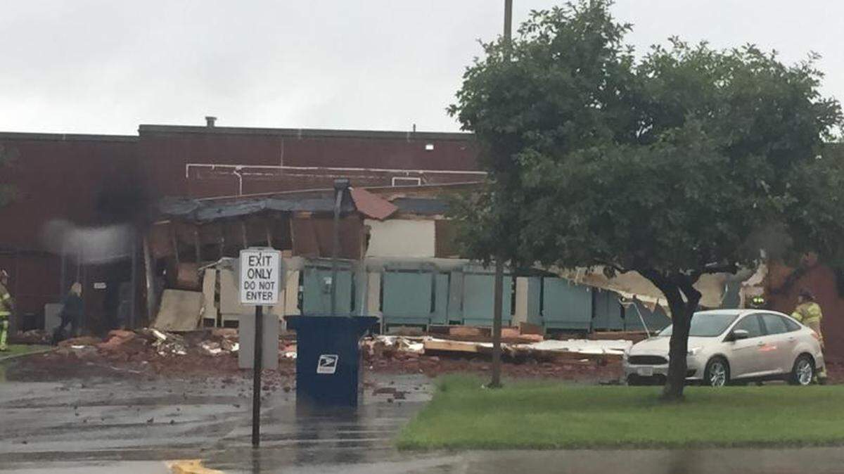 USPS building collapse in Winchester.