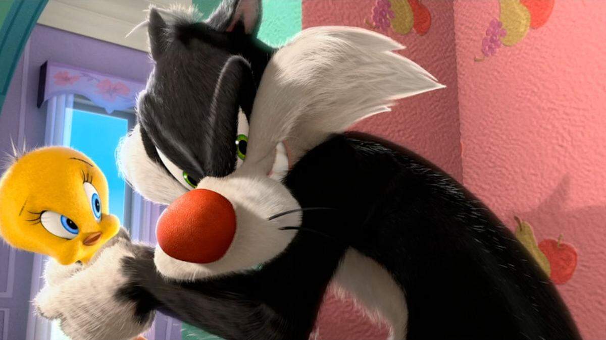 Tweety and Sylvester star in the Looney Tunes 3D theatrical short I Tawt I Taw A Puddy Tat, one of the new cartoons that will be shown during Picnic With the Pops' program Bugs Bunny at the Symphony II.