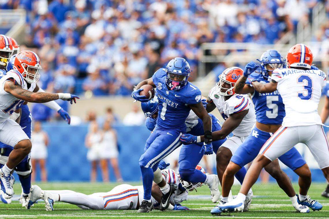 Kentucky’s Ray Davis (1) has entered the Heisman Trophy discussion after rushing for 280 yards last week against Florida.