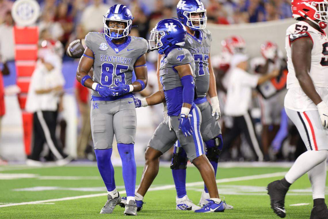 Kentucky running back Demie Sumo-Karngbaye (0) celebrates gaining a first down against Georgia. Sumo-Karngbaye carried 22 times for 98 yards Saturday night.