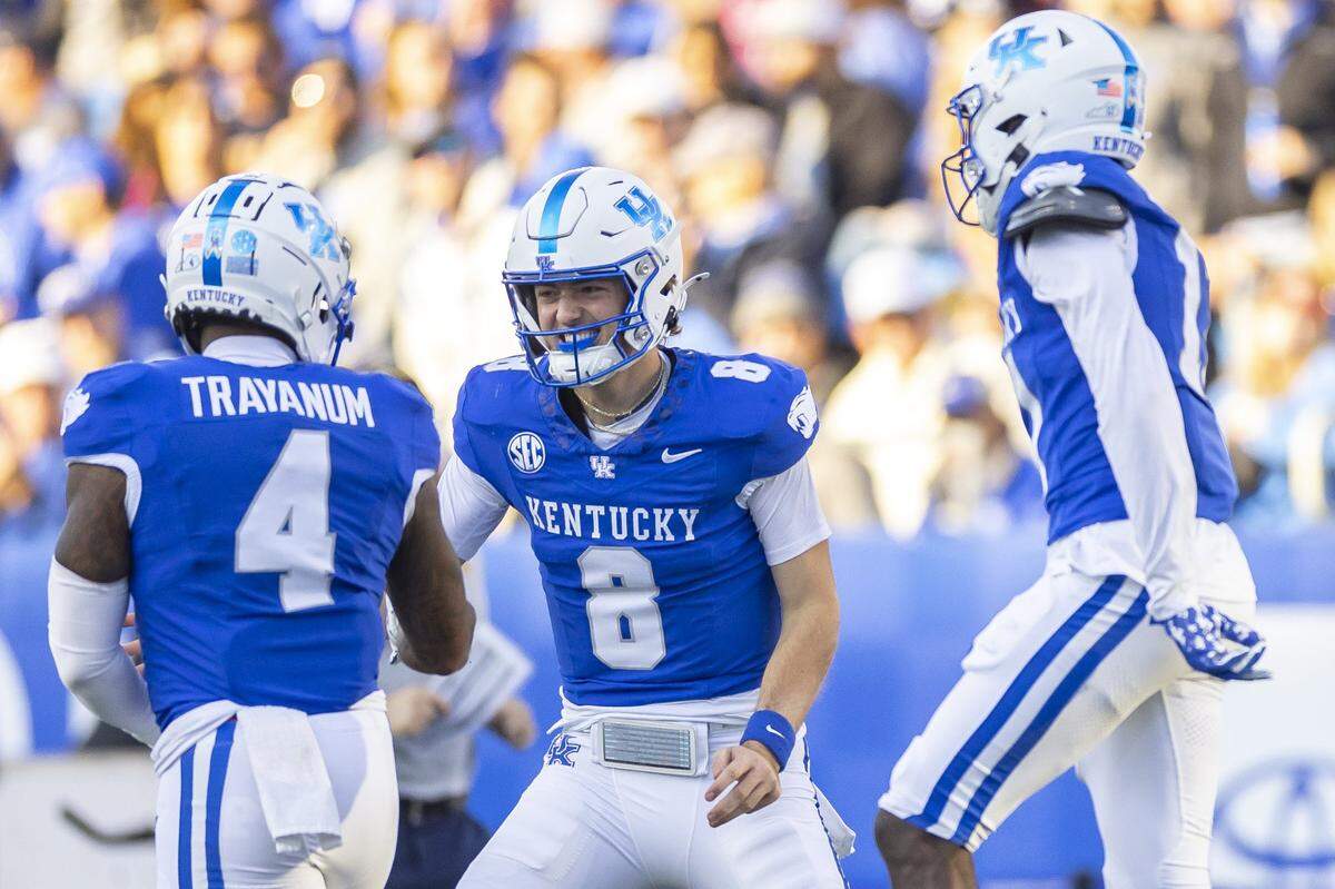 Kentucky quarterback Cutter Boley (8) reacts after running for a first down against Murray State at Kroger Field.