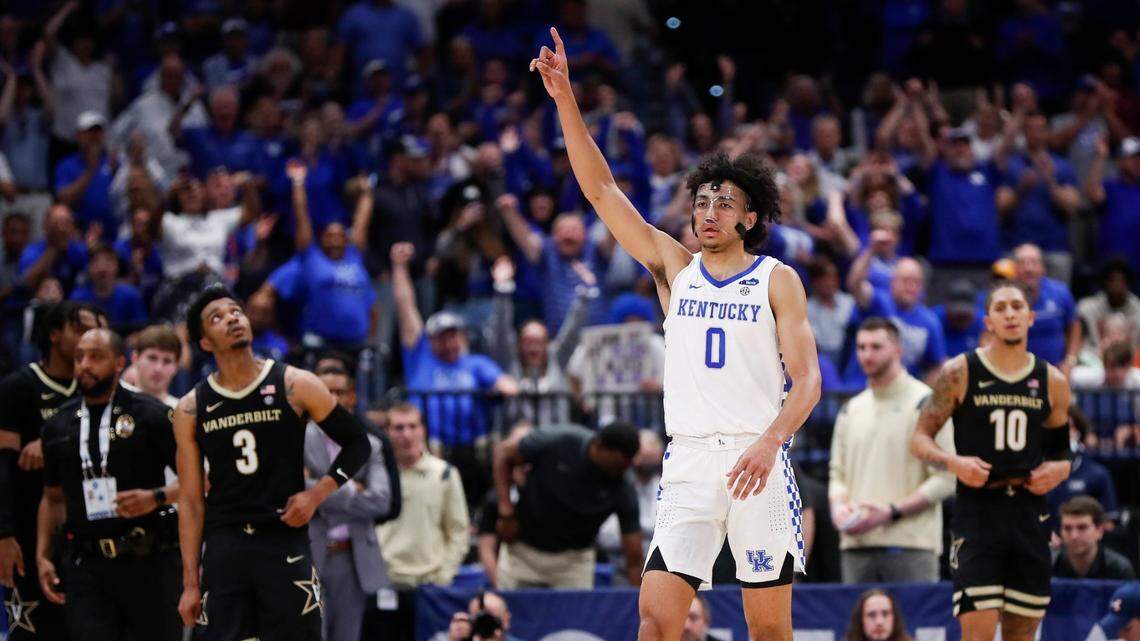 ‘Jacob may have a broken nose.’ Toppin returns wearing mask as Kentucky beats Vanderbilt.