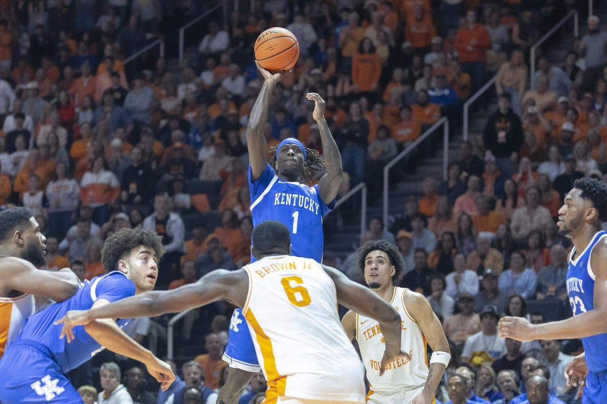 Kentucky guard Denzel Aberdeen (1) had 22 points and no turnovers in the Wildcats’ 80-78 win at Tennessee on January 14. On Saturday night, Abdreen and the Cats will go for the season sweep of Rick Barnes’ No. 25 Volunteers at Rupp Arnea.