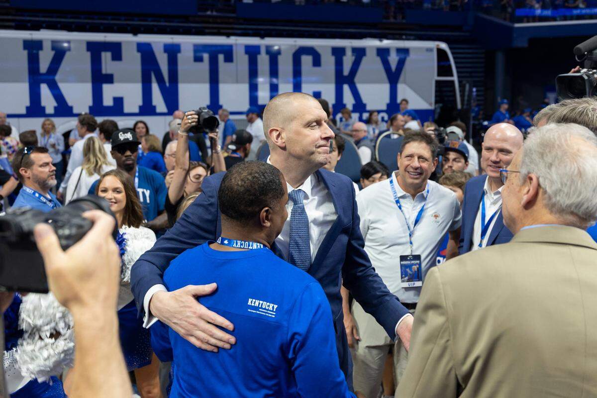 New Kentucky coach Mark Pope, center in blue suit, will be part of a history-making group of first-year head men in the commonwealth when the 2024-25 men’s college basketball season tips off.
