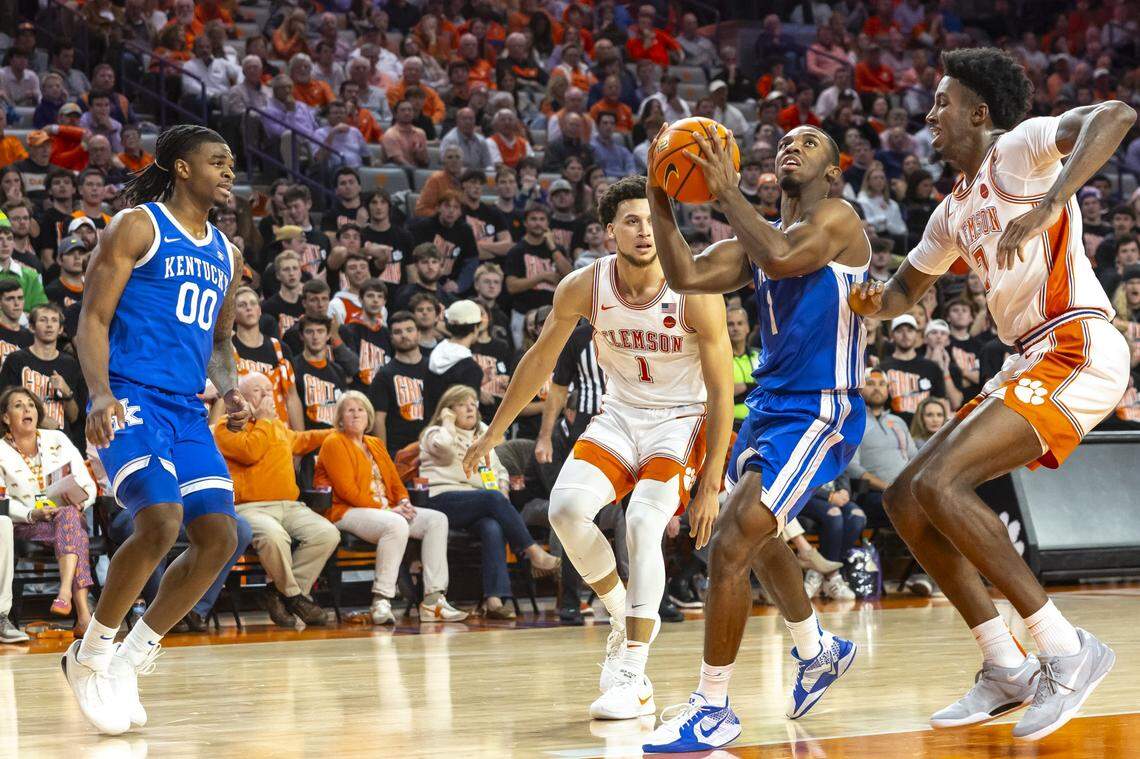 Kentucky’s Lamont Butler (1) looks to shoot as Clemson’s Chauncey Wiggins (7) and Chase Hunter (1) defend during Tuesday’s game.