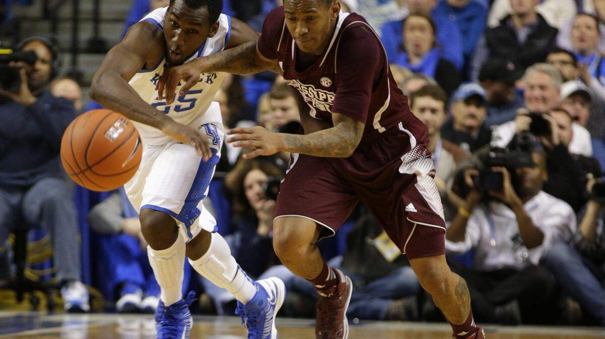 Kentucky guard Dominique Hawkins scrambled for a loose ball against Mississippi State guard Fred Thomas.