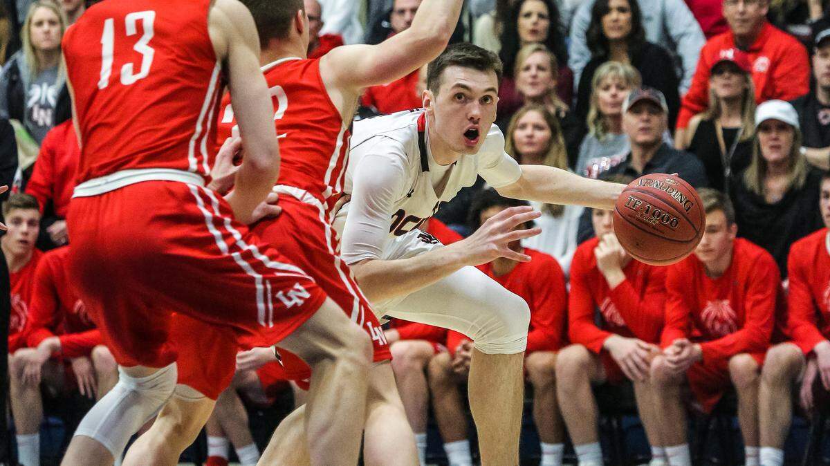 Matthew Hurt (1) said he models his game after Golden State Warriors star Kevin Durant. He averaged 33.9 points, 15.0 rebounds, 3.9 blocks and 3.6 assists per game as a junior for his high school team in Rochester, Minn., this past season.