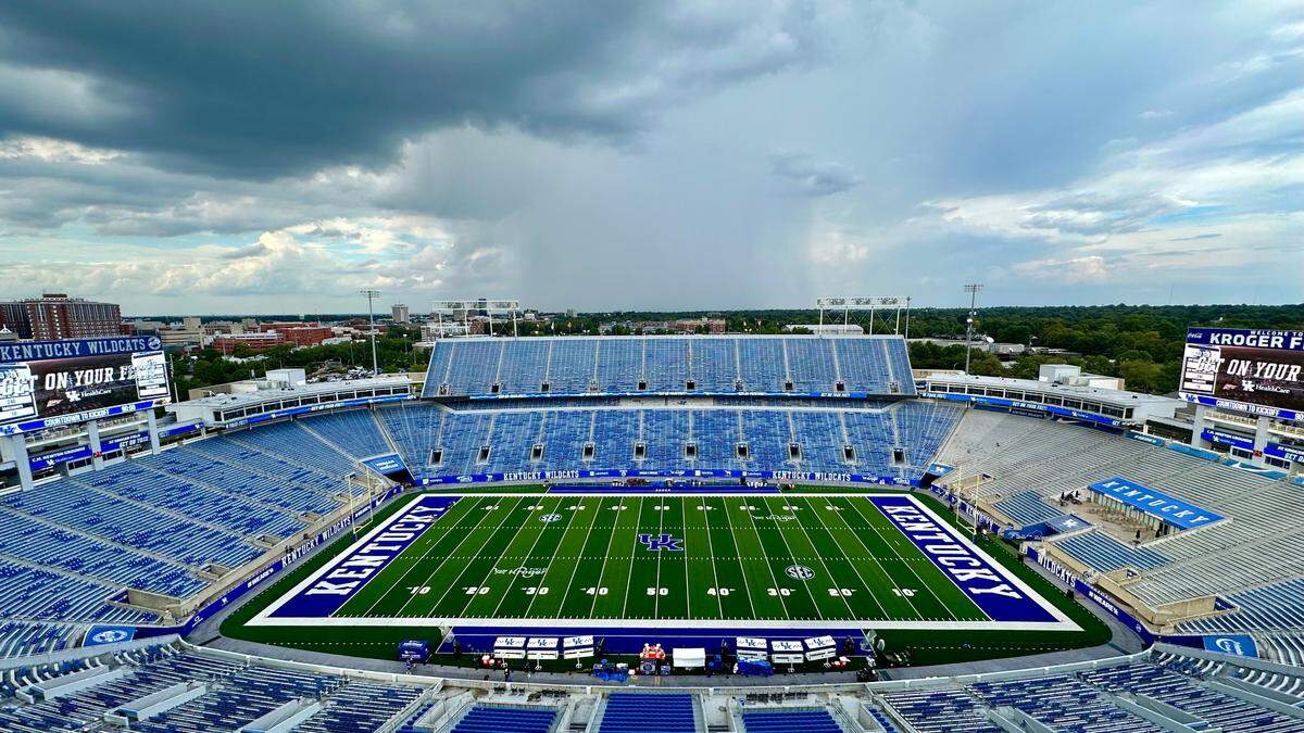 Saturday night’s scheduled 7:45 p.m. kickoff between Kentucky and Southern Mississippi at Kroger Field was delayed because of inclement weather.